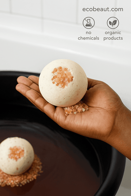 Person holding an organic detox bath bomb made with Himalayan pink salt – safe, natural, and handcrafted at ecobeaut.com