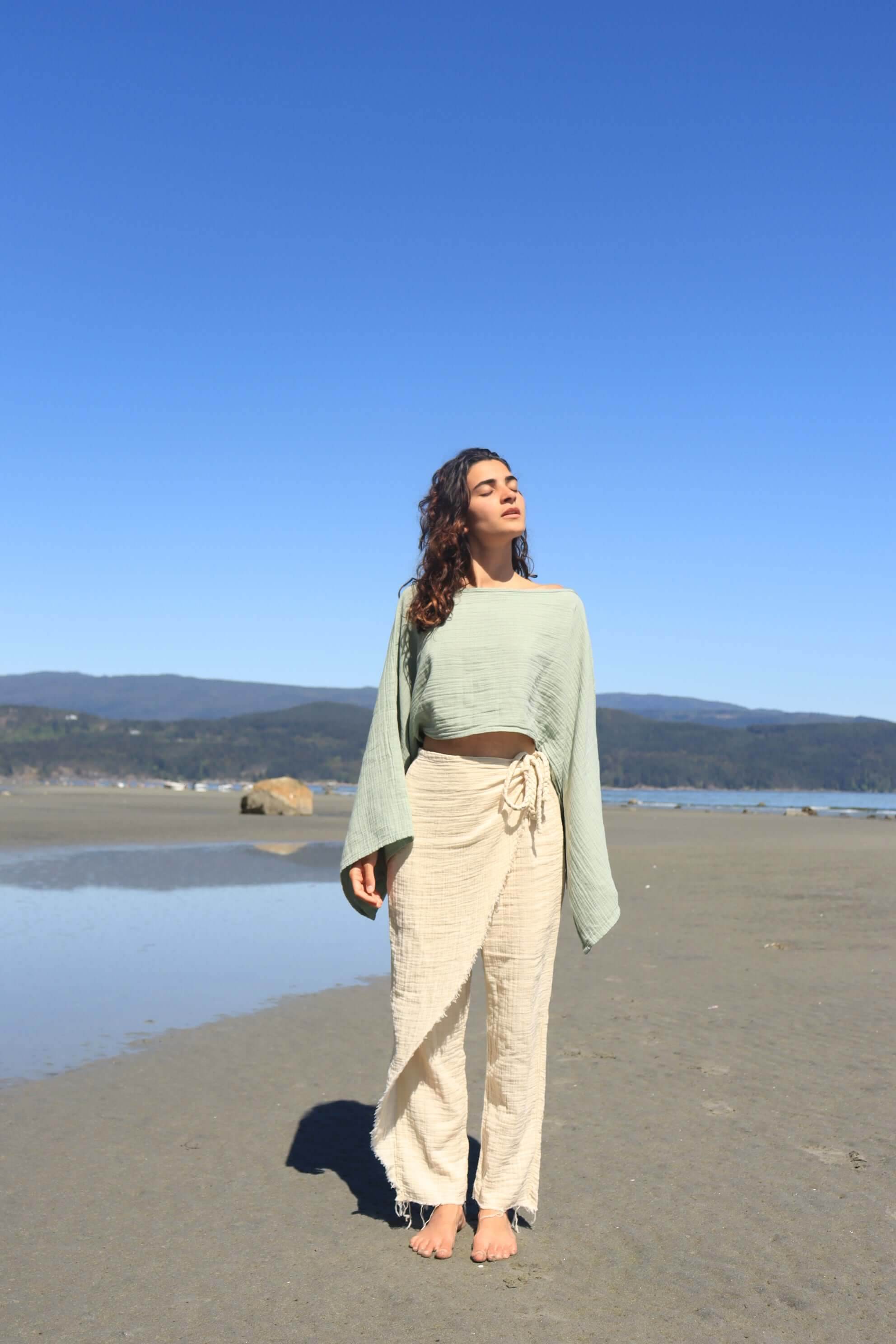 Organic Cotton Long Sleeve Crop Top – Sustainable, Soft, and Breathable