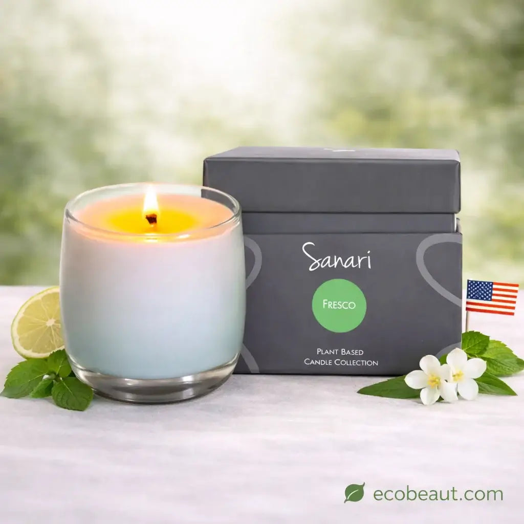 Sanari Fresco candle with packaging and decorative elements on a blurred natural background